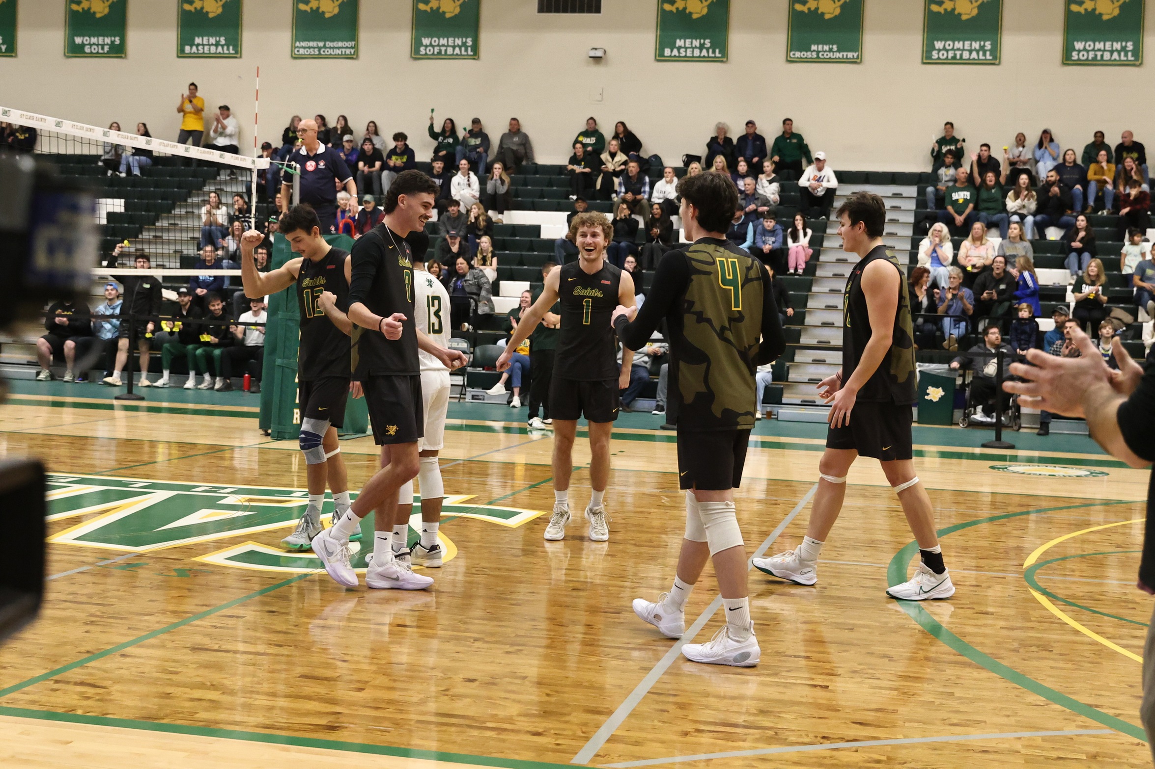 Men's Volleyball Fall 3-2 to Top Ranked Humber